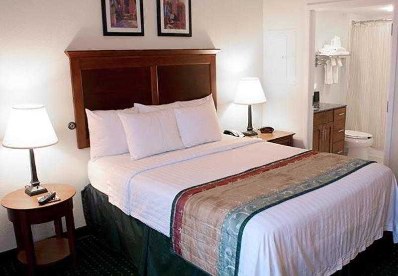 Towneplace Suites Suffolk Chesapeake מראה חיצוני תמונה